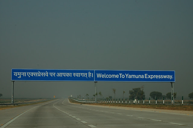 Yamuna_Expressway_India_2012