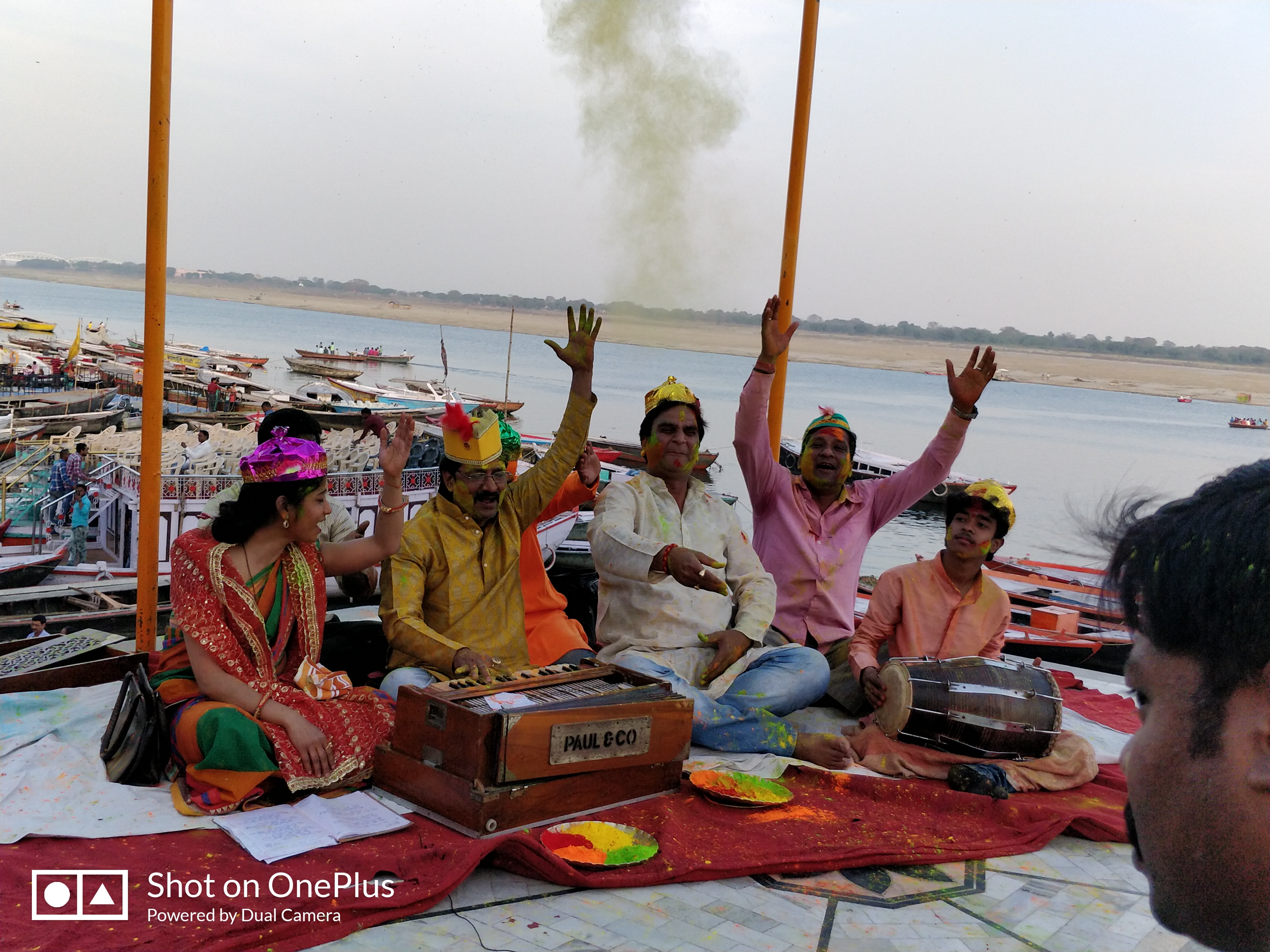 Folk singing at Dashashwamedha Ghat