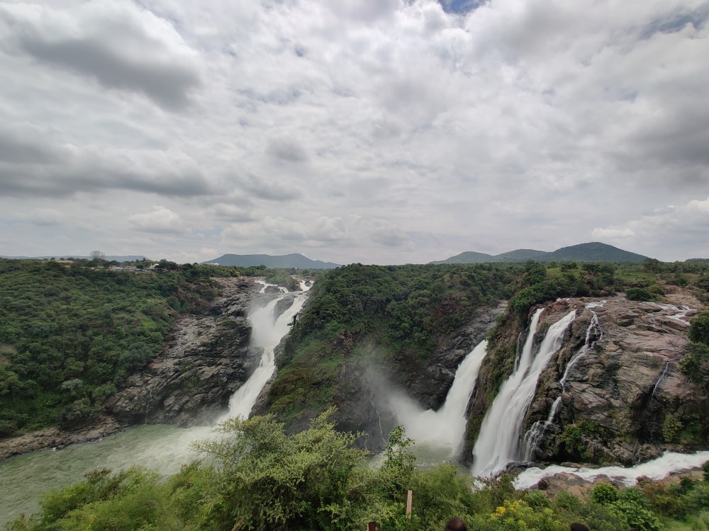 Gaganachukki Falls, one of the twin falls of Shivasamudram Falls