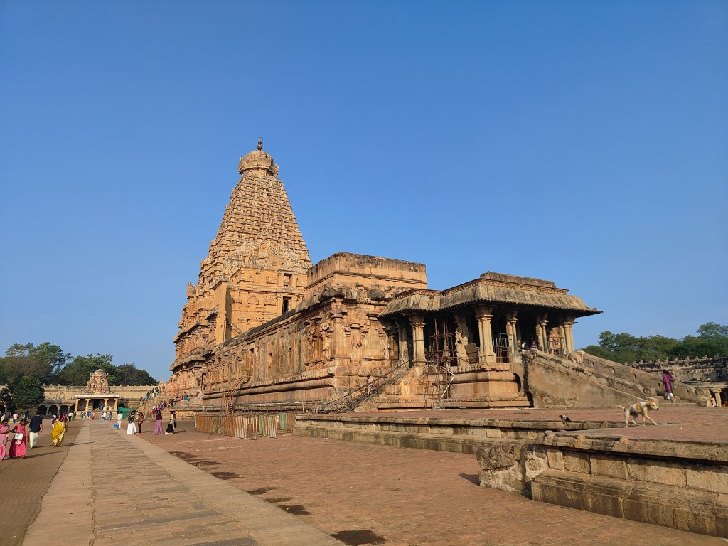 Full side view of the 216-foot vimana gopuram at Brihadeeswara Temple, Thanjavur, with the 80-ton octagonal capstone visible at the top